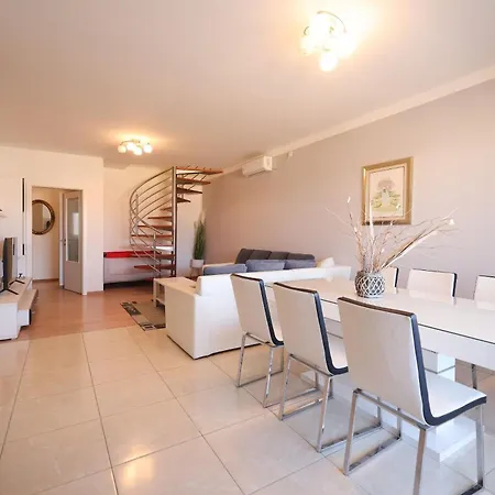 Skroce Apartment *