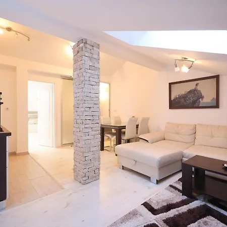 Skroce Apartment *