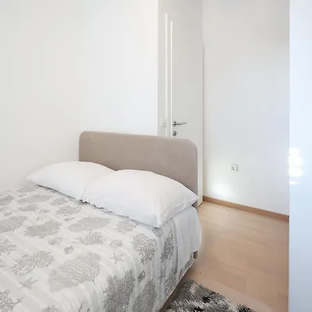Apartament Skroce